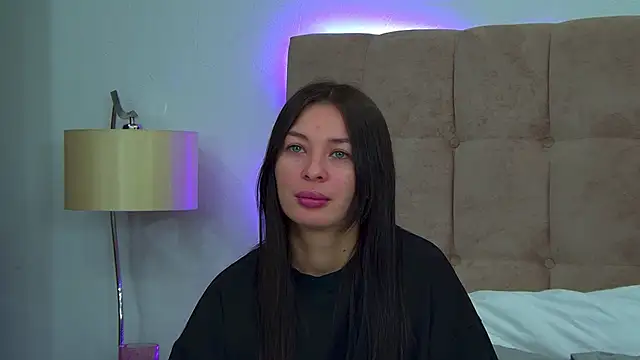 AlexandraBloom online show from November 8, 6:18 am