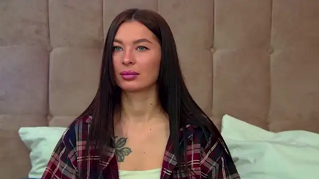 AlexandraBloom online show from October 23, 7:09 pm