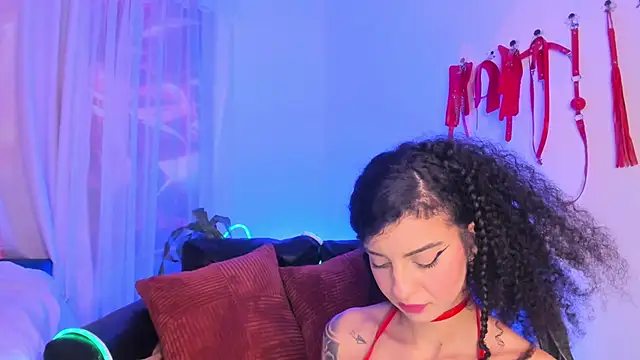 CurlyRose   online show from February 10, 10:35 pm