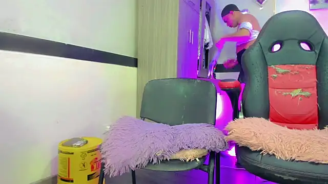 Hellen moons   online show from March 28, 7:13 pm