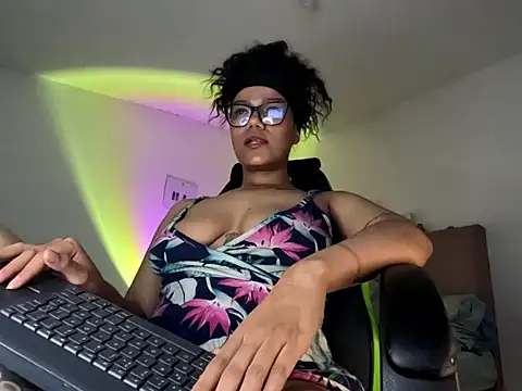 Snapshot of Ale_xandra chatting on October 24, 1:56 am Ale xandra online show from October 24, 1:56 am