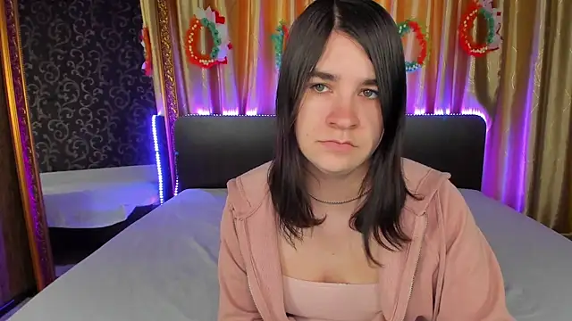  Polly Love  online show from April 12, 8:39 am