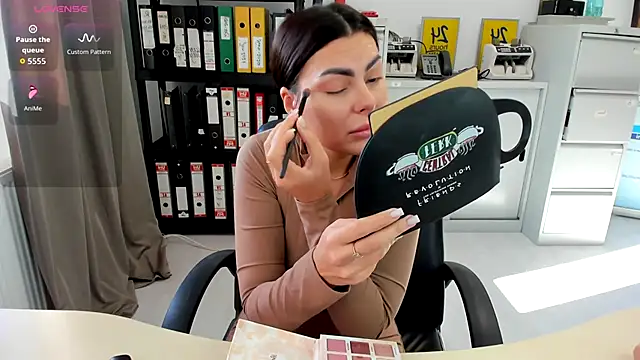 kilenyapatrice online show from October 31, 11:58 am