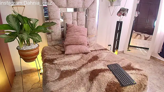 mariana cruzz online show from December 2, 3:14 pm