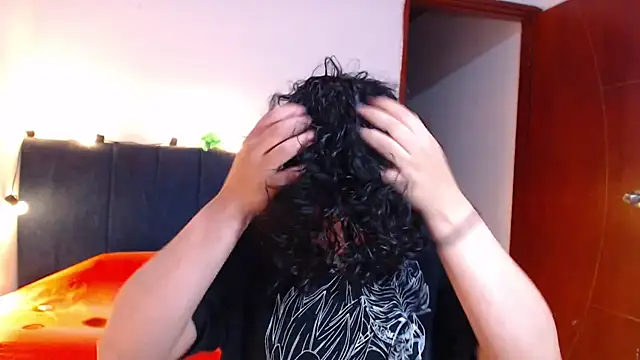 Bitsy Messy online show from June 21, 1:31 am