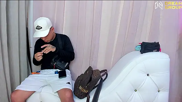 Yourslust  online show from March 27, 8:09 pm