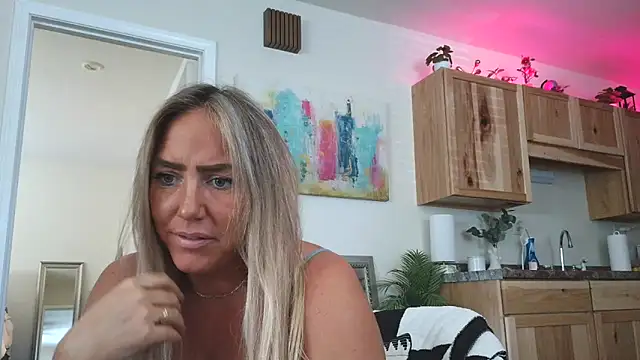 Snapshot of sunshinekisses chatting on September 26, 4:59 pm sunshinekisses online show from September 26, 4:59 pm