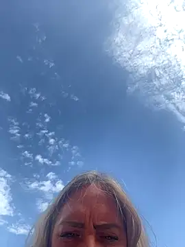 Snapshot of sunshinekisses chatting on October 3, 6:46 pm sunshinekisses online show from October 3, 6:46 pm