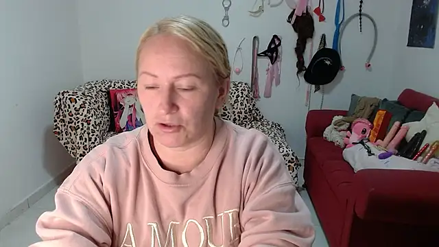 emperabigbootybigass online show from April 6, 12:28 pm