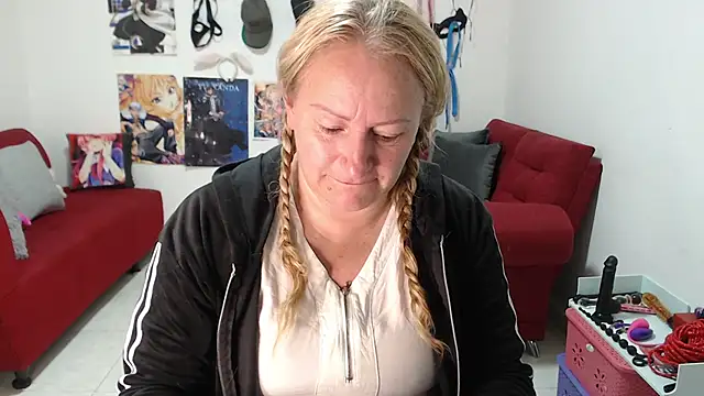 emperabigbootybigass online show from October 21, 12:20 pm