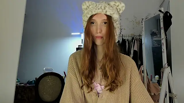 LisaIcon online show from November 28, 7:28 pm