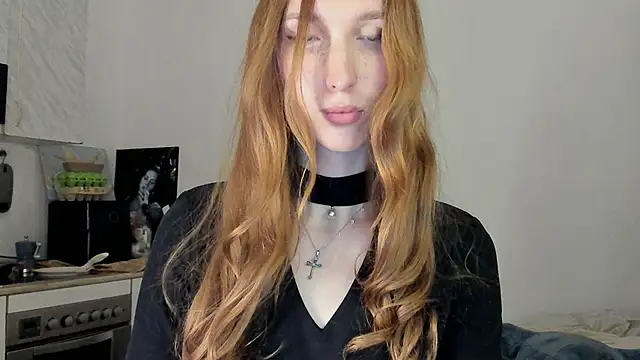 LisaIcon online show from February 12, 8:43 pm