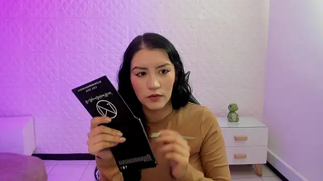 Violetaa diazz online show from March 19, 9:30 pm