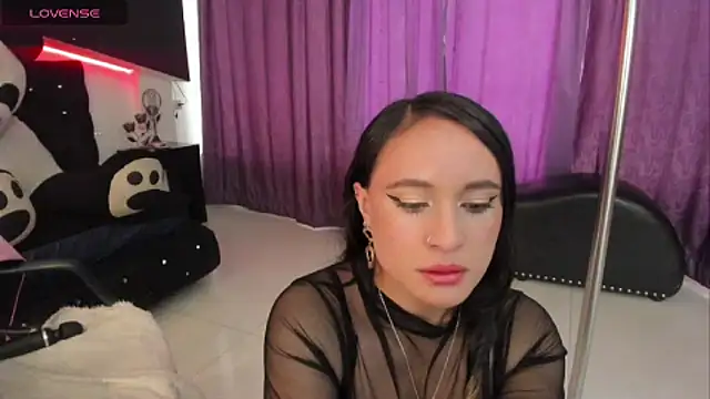 Coral Gibson online show from October 10, 2:00 pm