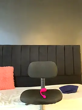 sweetsofia18 online show from October 19, 8:11 pm