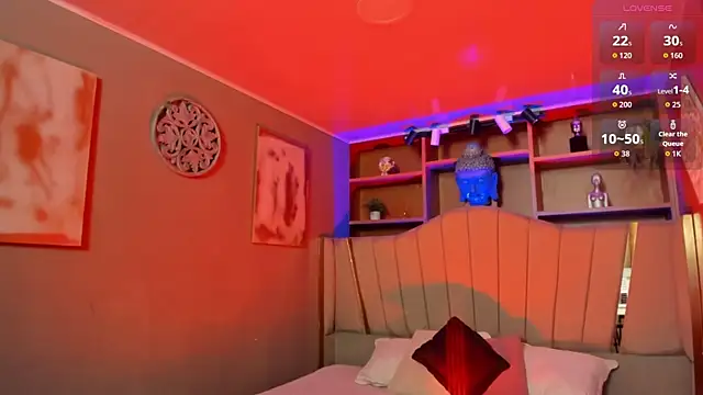 Snapshot of Lucy_Williiams chatting on October 21, 11:25 am Lucy Williiams online show from October 21, 11:25 am