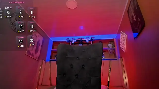 Snapshot of Lucy_Williiams chatting on October 10, 12:10 pm Lucy Williiams online show from October 10, 12:10 pm