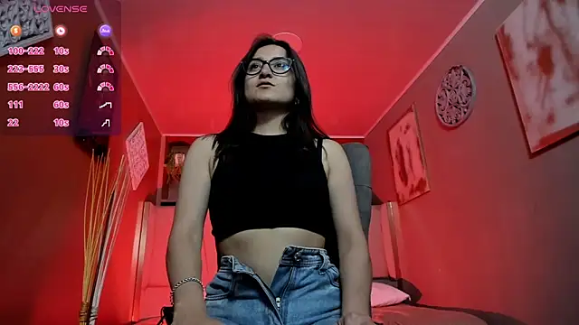 Snapshot of Lucy_Williiams chatting on September 24, 1:10 pm Lucy Williiams online show from September 24, 1:10 pm