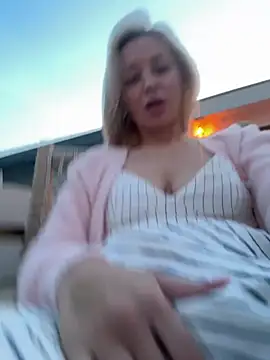 Diamond Bunny  online show from April 26, 4:49 pm