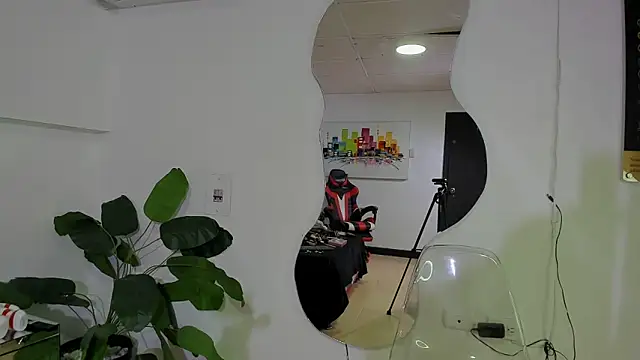 Milanxht online show from October 5, 8:47 pm