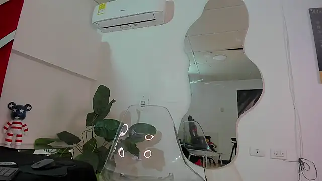 Milanxht online show from December 5, 9:16 pm