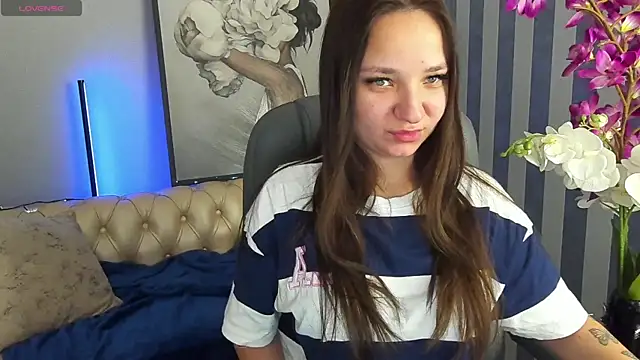 ElysLunar online show from December 2, 7:10 am