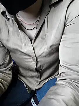 kaveerpooja947 online show from February 11, 4:41 pm