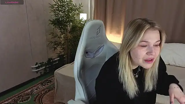 Colleen Blake online show from April 7, 5:04 pm