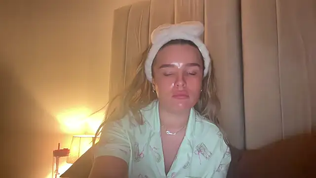 maisiesmithx online show from August 5, 10:38 pm