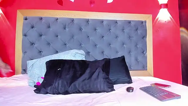 YayaHilton online show from April 7, 5:20 am