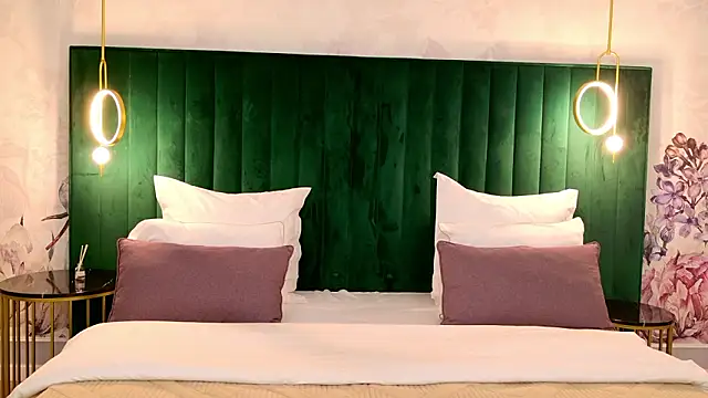 milaleoneli online show from March 10, 3:49 pm