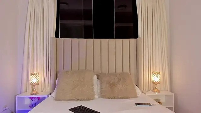 Aliison Smith online show from April 14, 3:28 am