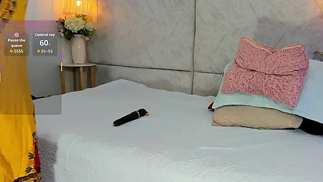 naomiii   online show from January 8, 11:36 am