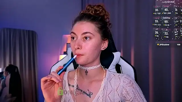 lady curls online show from September 19, 7:13 pm