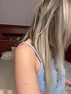 carlaaa online show from April 16, 9:03 pm