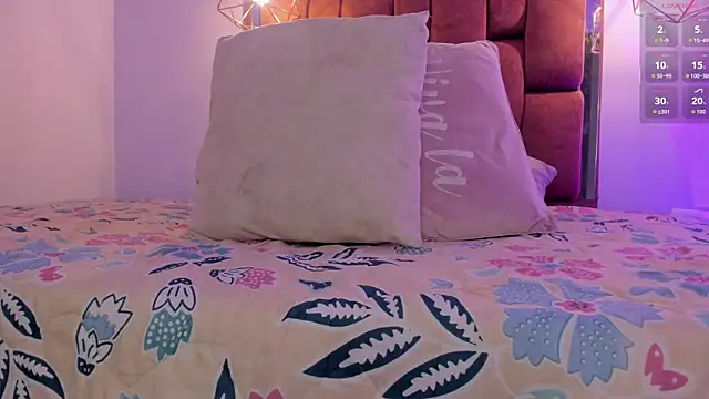 kristakinnky online show from October 4, 1:39 pm