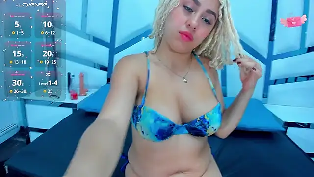 Lucy White   online show from December 18, 9:08 pm