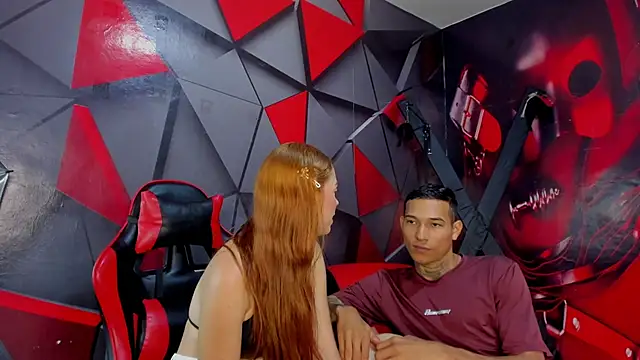 Hana and Zeta online show from December 4, 1:35 pm