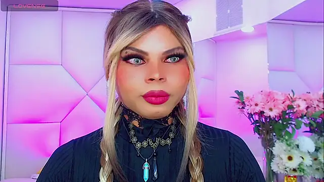 Snapshot of AdanKinng chatting on September 27, 9:27 am AdanKinng online show from September 27, 9:27 am