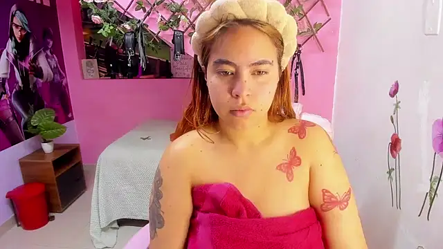 Snapshot of marcellaa303av chatting on October 21, 3:32 am marcellaa303av online show from October 21, 3:32 am