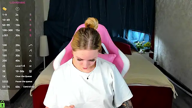 Carol  Cox online show from November 5, 10:48 pm