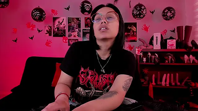 lilith-deveraux online show from November 18, 2:51 pm