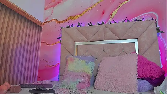 Taylor  cooper online show from October 13, 6:32 pm