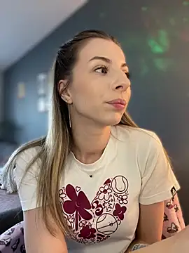 Mia Ethan online show from April 4, 3:22 pm