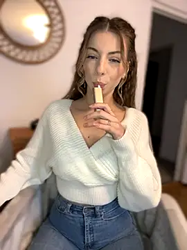 Mia Ethan online show from November 5, 9:47 am