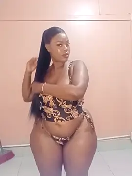 Luciouslips00 online show from April 28, 3:27 pm