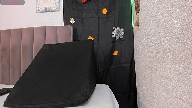 DeisyHarper online show from March 2, 8:15 pm