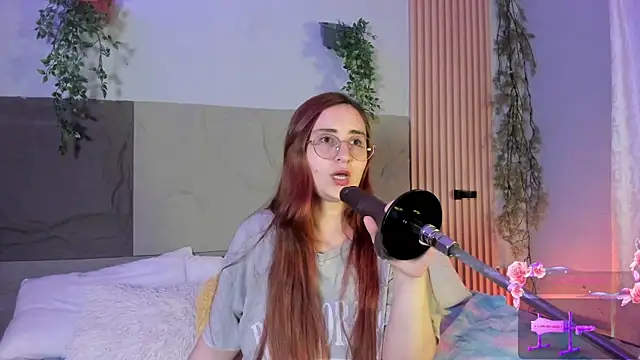 centaurigirl online show from April 1, 4:57 am