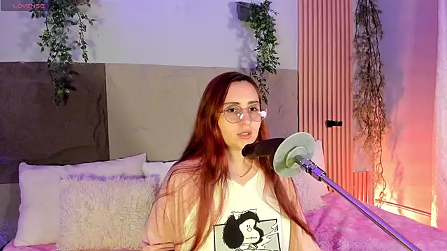 centaurigirl online show from March 13, 9:38 pm