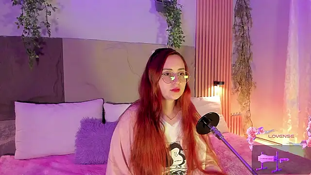 centaurigirl online show from February 12, 11:39 pm